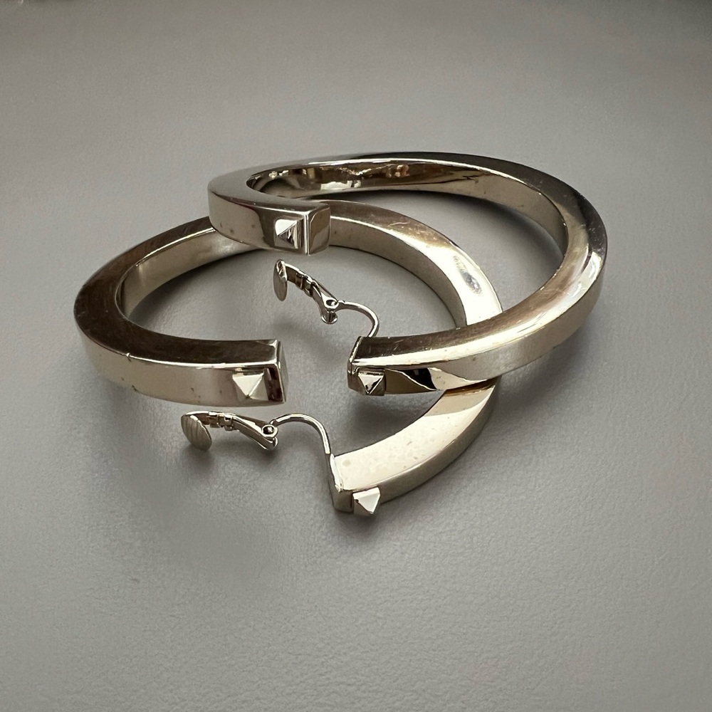 Valentino Garavani Gold Twist Clip Hoop Earrings - Picture 5 of 9